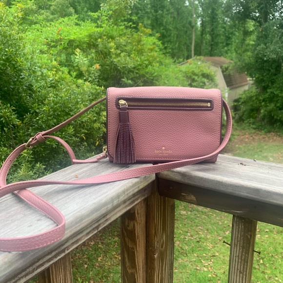 kate spade Handbags - NWOT kate spade chester street avie crossbody bag